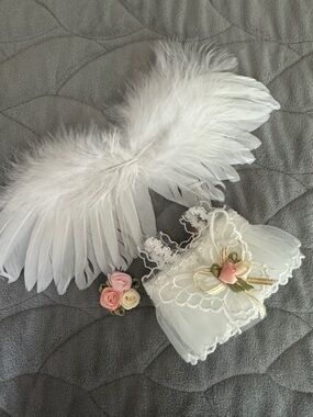 Labubu’s White Feather Angel Wings and White Lace DELUXE outfit